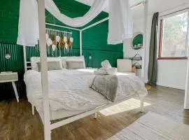 1BR Apartment with Free Parking near Perth CBD