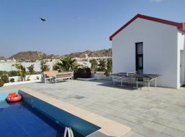 Chalet in a mountain farm with pool, garden & breakfast in Hatta شاليه في مزرعة جبلية مع مسبح و حديقة وإفطار في حتا，位于八田的酒店