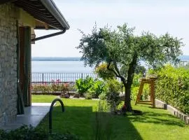 Ausblick Lazise Gardasee - Ferienhaus mit Seeblick, Infinity Pool, Garten und Garage