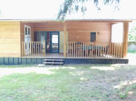 Le C&egrave;dre，位于Montlay-en-Auxois的木屋