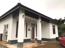 Kak Nie Homestay Bajet Selesa Pasir Mas，位于Pasir Mas的酒店