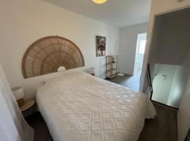 Logement proche Aéroport Nantes，位于Saint-Aignan-Grand-Lieu的酒店