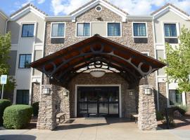 图森机场斯德桥套房，位于土桑的酒店