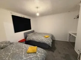 Great for contractors- Flat in Chelmsford with parking for 3 people WITH WIFI