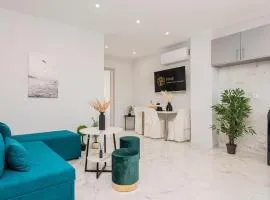 Dioni, Central Luxury Apartment