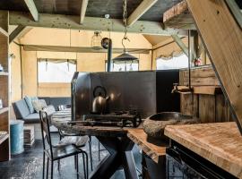 Tent house near dune by Belvilla，位于卡兰茨奥赫的酒店