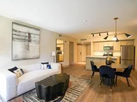 Lower Level LuxSuite - 1min Walk from Heated Pool!