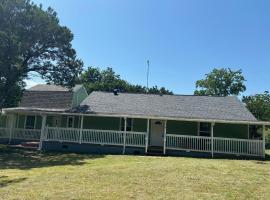 Lake Whitney Home，位于Whitney的酒店