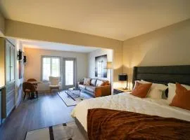 Modern, fully renovated Studio!