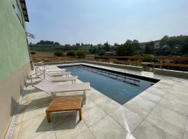 CA'du LIN - Jacuzzi e Piscina，位于Cisterna dʼAsti的酒店