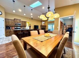 Glacier Getaway - 20 min to West Glacier Entrance，位于哥伦比亚瀑布的酒店