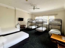 Bomaderry Hotel，位于Bomaderry的酒店