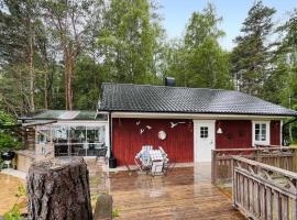 Amazing Home In Uddevalla With Wifi，位于乌德瓦拉的酒店