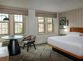 Sheraton Commander Hotel