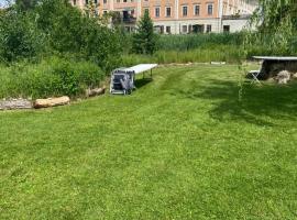 Wohnung mit Garagenplatz am Obinger See，位于Obing的酒店