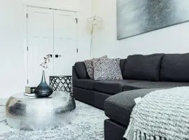 Sapphire Lux Queen Suite