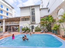 Hotel Kinova - Salinas，位于萨利纳斯的酒店
