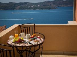 Apartments Nina - Two-Bedroom Apartment with Balcony and Sea View Ora ac，位于奥拉萨奇的酒店