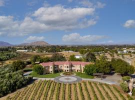 Wilson Creek Manor By AvantStay Sleeps 10 Amazing Estate w Pool Game Room，位于Sage的酒店