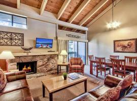 South Lake Tahoe Resort - Steps to Beach & Close to Heavenly，位于南太浩湖的酒店
