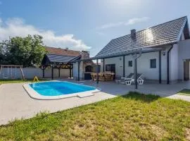 2 Bedroom Cozy Home In Vukovar