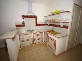 Hilltop Hideaway near Beaulieu, cleaning included