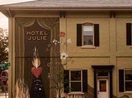 Hotel Julie，位于斯特拉福德的酒店