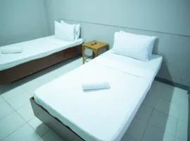 Tropical Place Hotel by RedDoorz