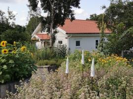 Farm House With Deer Enclosure，位于Rödeby的酒店