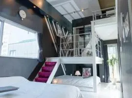 Designers room in Marunouchi for 6 people