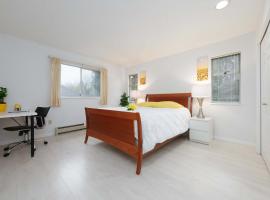 Private Room in Cozy Homestay with Prime Location，位于温哥华的酒店