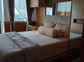 Skylounge Makassar Apartment，位于Manda的酒店