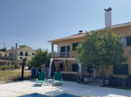 Casa da Alegria - Piscina, Sala de Jogos, 4 Quartos，位于Cardigos的酒店