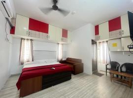 Hotel Bay inn，位于Tirupporūr的酒店