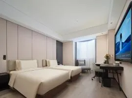 长春动植物园自由大路亚朵X酒店