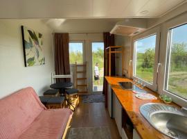 Anniksson Nature Private Tiny Home，位于Virtsu的酒店