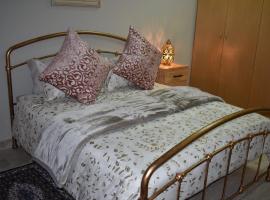 Pualani Self Catering，位于斯特兰德的酒店