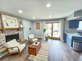 Modern 4BR Near Six Flags & Naval Base，位于格尼的酒店