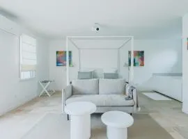 Suite romantique proche mer climatisée avec balnéo et piscine