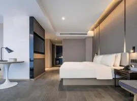 嘉兴中山路江南摩尔亚朵酒店