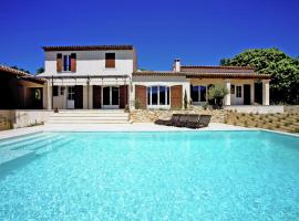 Luxury villa in Provence with a private pool，位于Martres-Tolosane的酒店