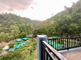 Hotel The Rudram Aura，位于Narendranagar的酒店