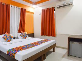 FabHotel Royal Residency - Nr phoenix mall，位于浦那的住宿加早餐旅馆