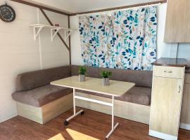 Mobil-home camping 4 étoiles，位于康卡勒的酒店