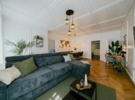 Central Boutique Apartment - Garden with Riveraccess，位于图恩的酒店