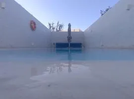 Luxurious 3 Bedroom Maisonette with Private Pool