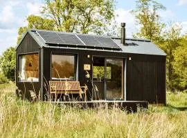 Offgrid Cabin am See in Brandenburg Tiny House Natururlaub bei Berlin