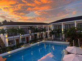 Holabay Resort