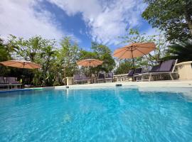 Large Beautiful Villa with Ocean Views and private pool - 3 Bedroom Listing，位于Cap Estate的酒店