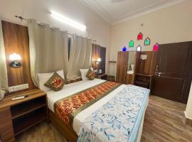 Kashi Ganga Ghat Guest House near Kashi Vishwanath Temple，位于瓦拉纳西的酒店